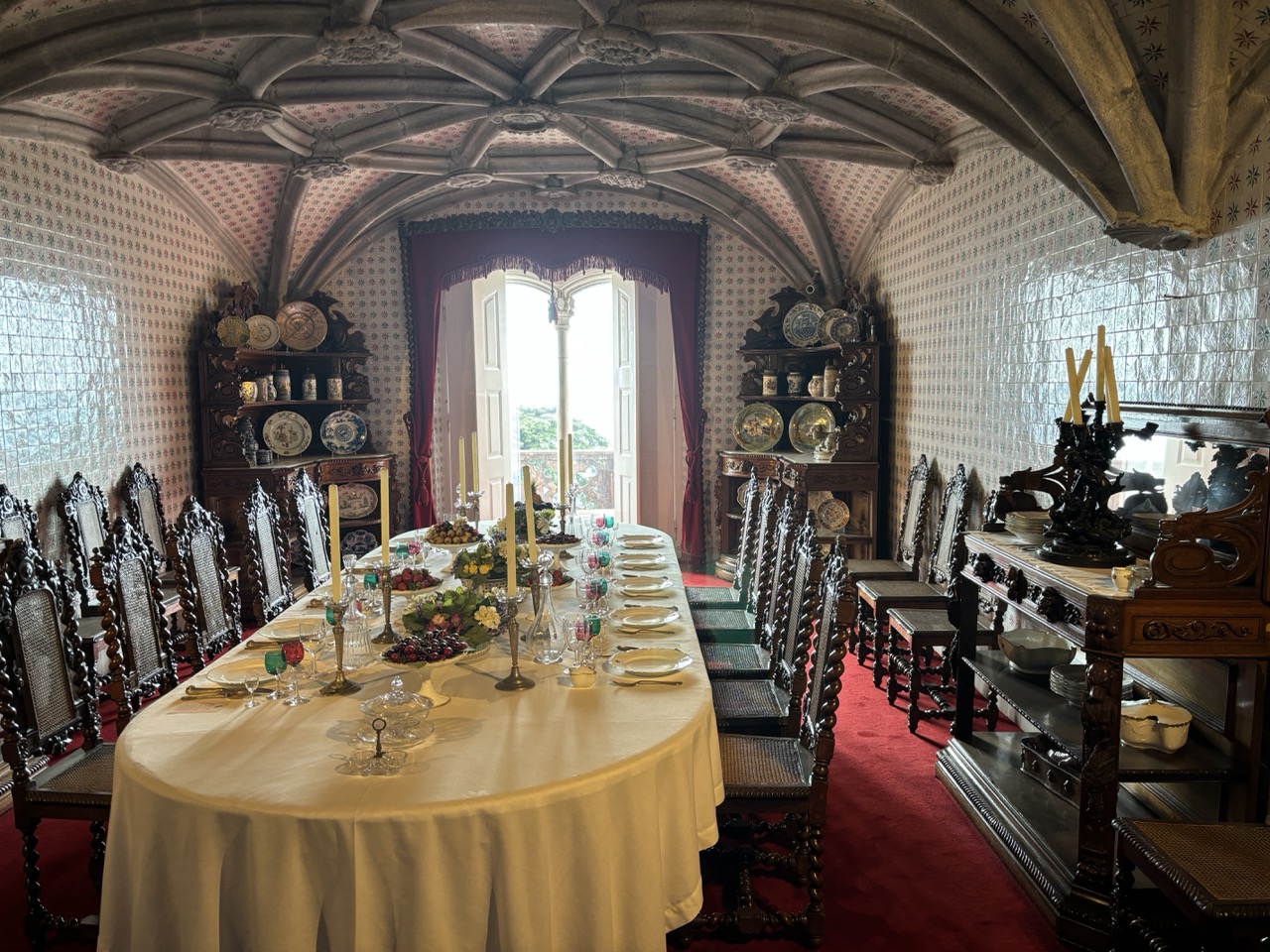 Dining room at the National Palace. We weren't
invited to stay.