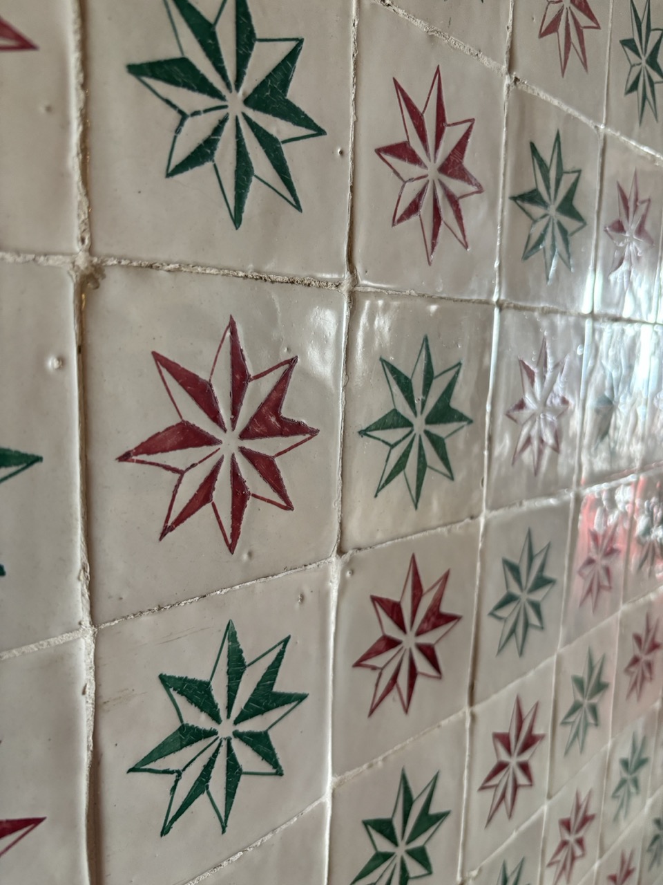 Green and red starbursts