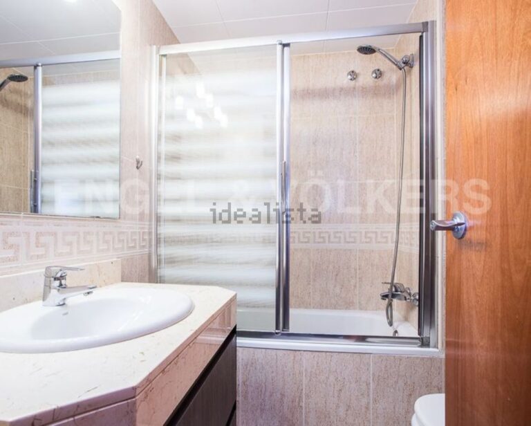 Main bathroom